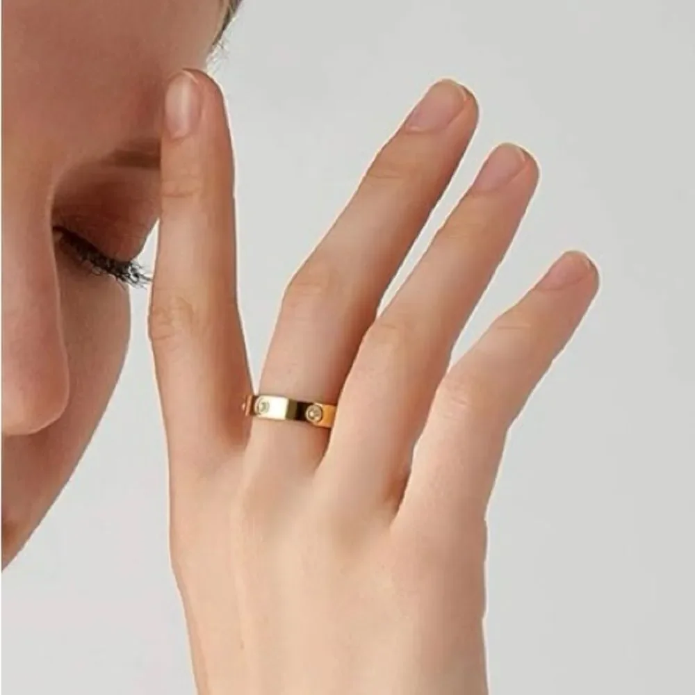Gold Love Style Ring with 6 Diamonds